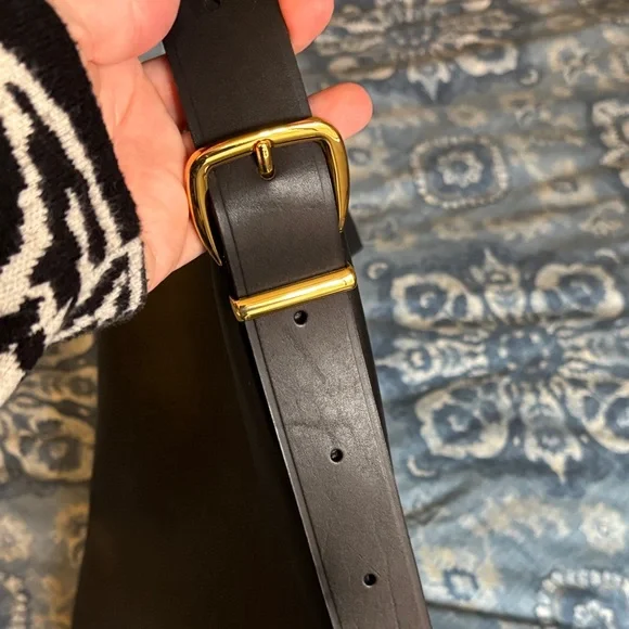 Madewell Essential Bucket Tote - Picture 3 of 7